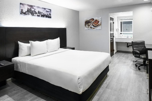 Hollywood Inn Express LAX image 25