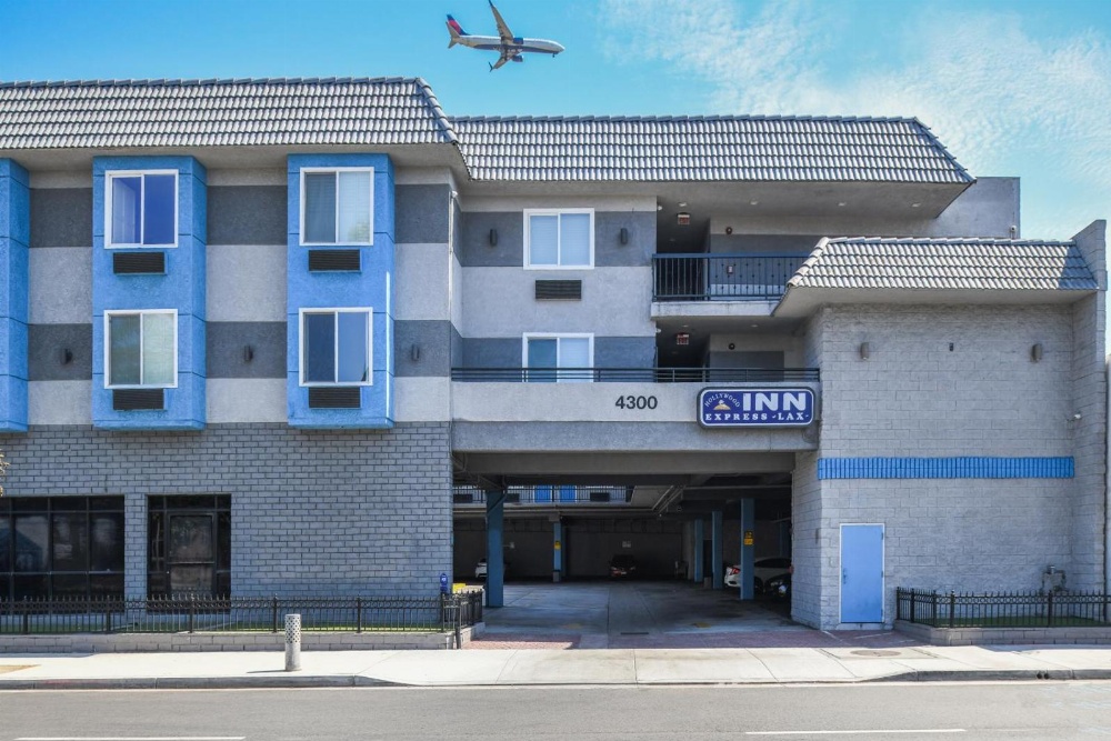 Hollywood Inn Express LAX Main image