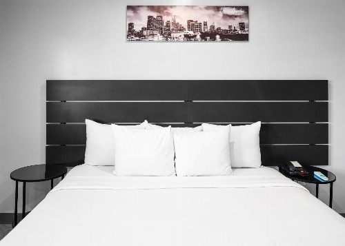 Hollywood Inn Express LAX image 4